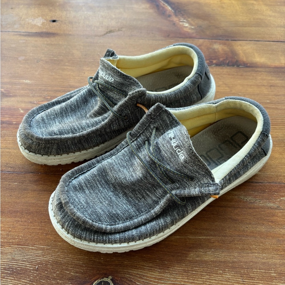 Hey Dude Boys Youth Size Y4-5 shoes